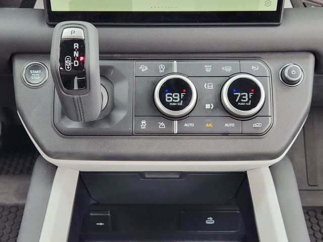 Used 2025 Land Rover Defender 110 X-Dynamic SE AWD/4WD image 18