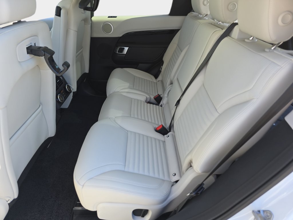 New 2026 Land Rover Discovery S AWD/4WD image 16