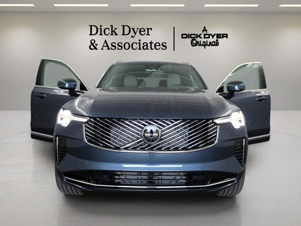 New 2026 Volvo XC90 B6 Plus w/ Protection Package Premier AWD/4WD image 8