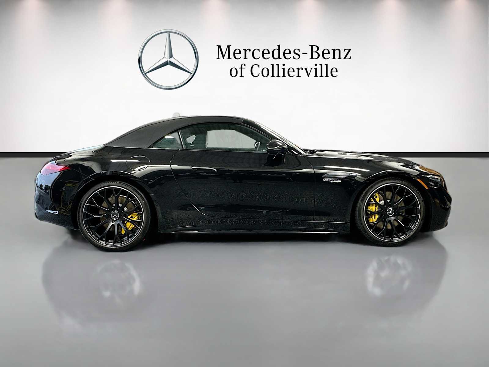 Used 2022 Mercedes-Benz SL 55 AMG 4MATIC w/ Driver Assistance Package image 4
