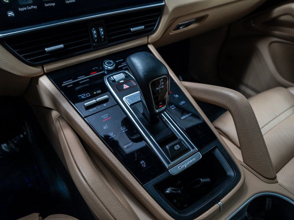 Used 2023 Porsche Cayenne Platinum Edition image 19