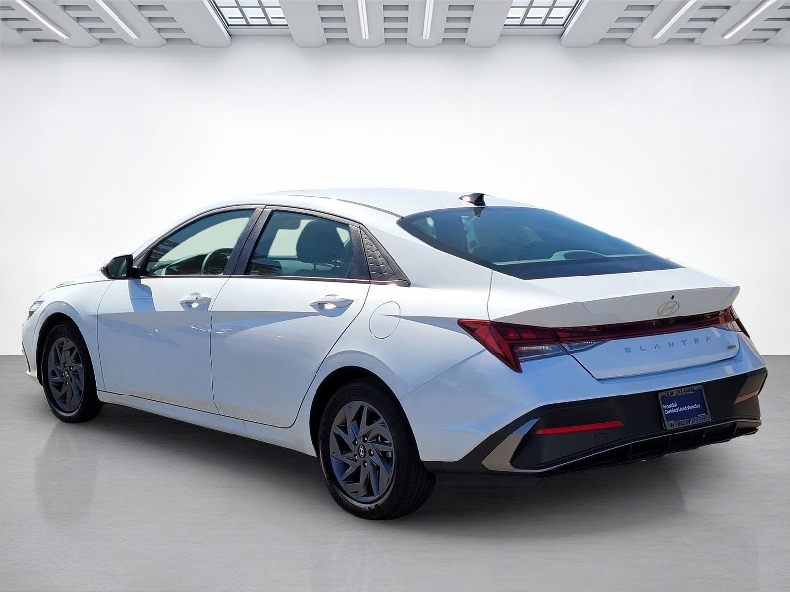 Used 2025 Hyundai Elantra Blue image 13