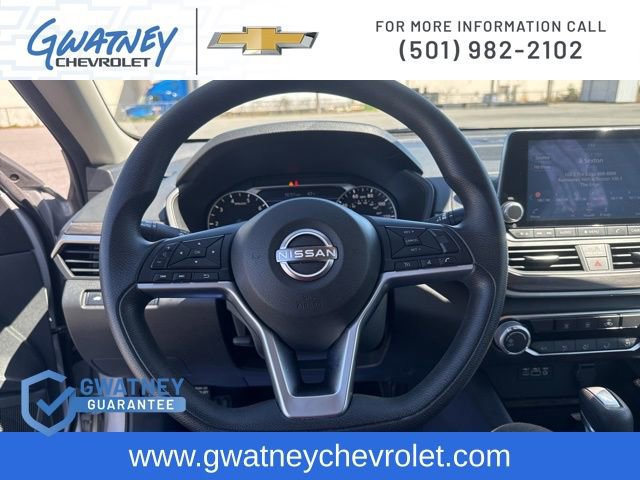 Used 2024 Nissan Altima 2.5 SV FWD image 16
