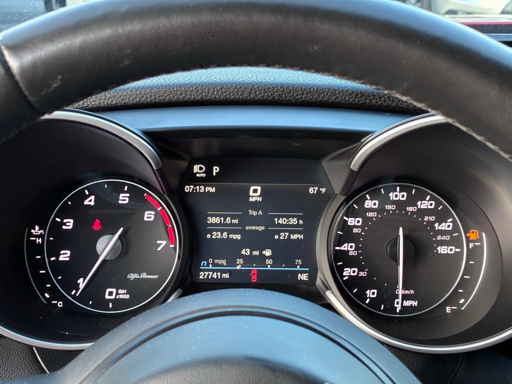 Used 2022 Alfa Romeo Giulia Veloce AWD/4WD image 27