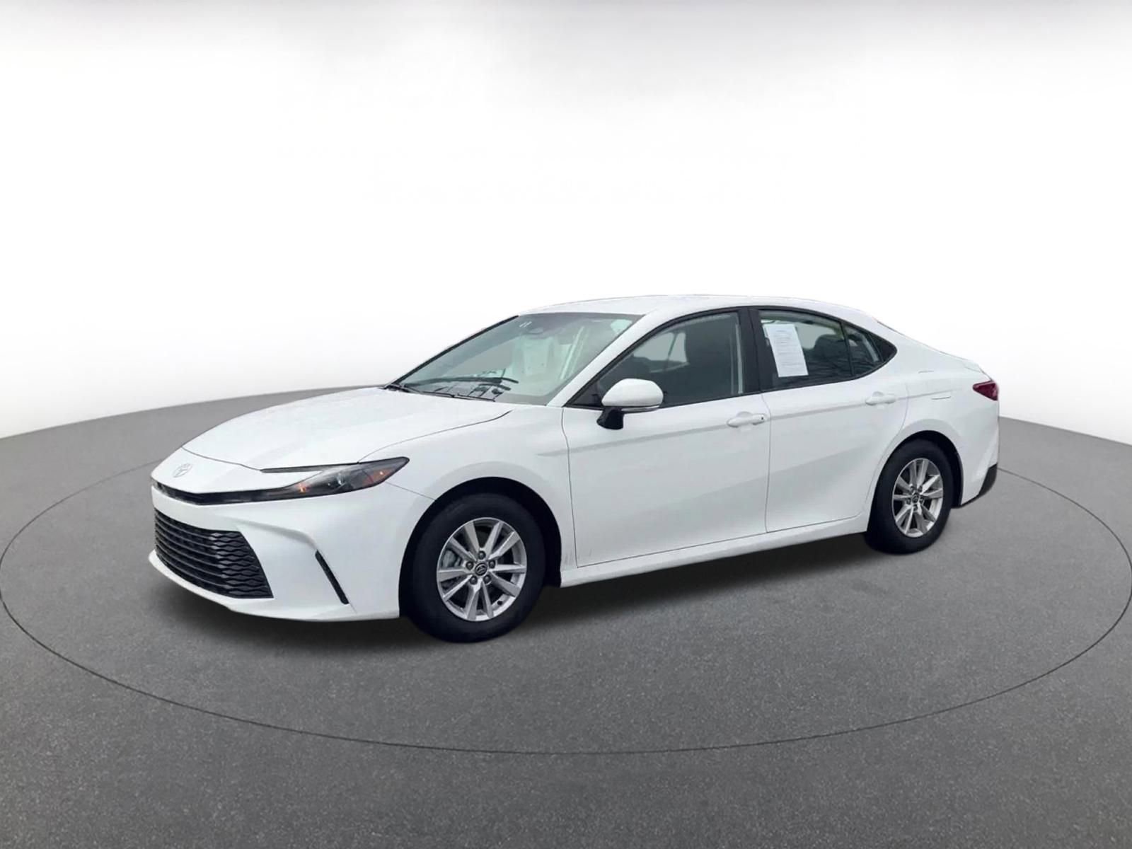 Used 2025 Toyota Camry LE image 8