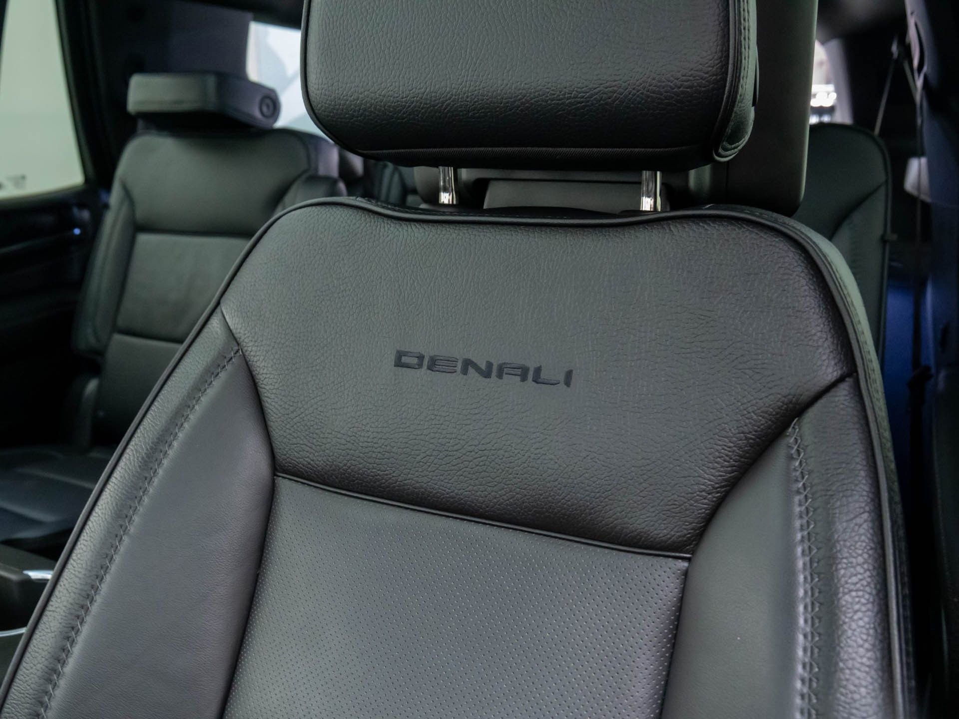 Used 2023 GMC Yukon Denali w/ Denali Reserve Package image 29