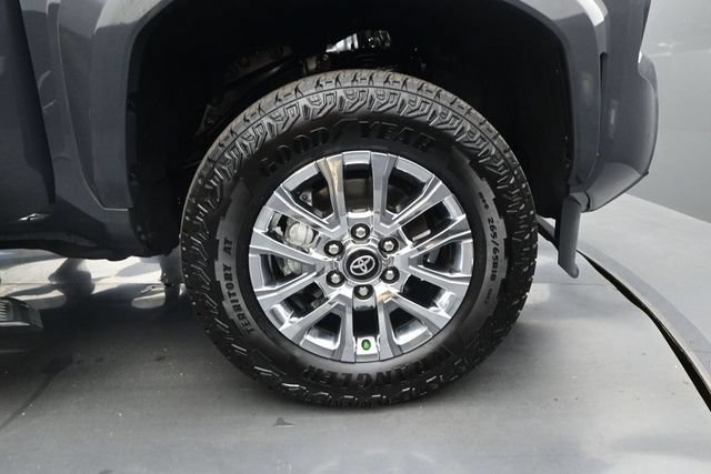 Used 2024 Toyota Tacoma Limited w/ Limited Package (LT) AWD/4WD image 19