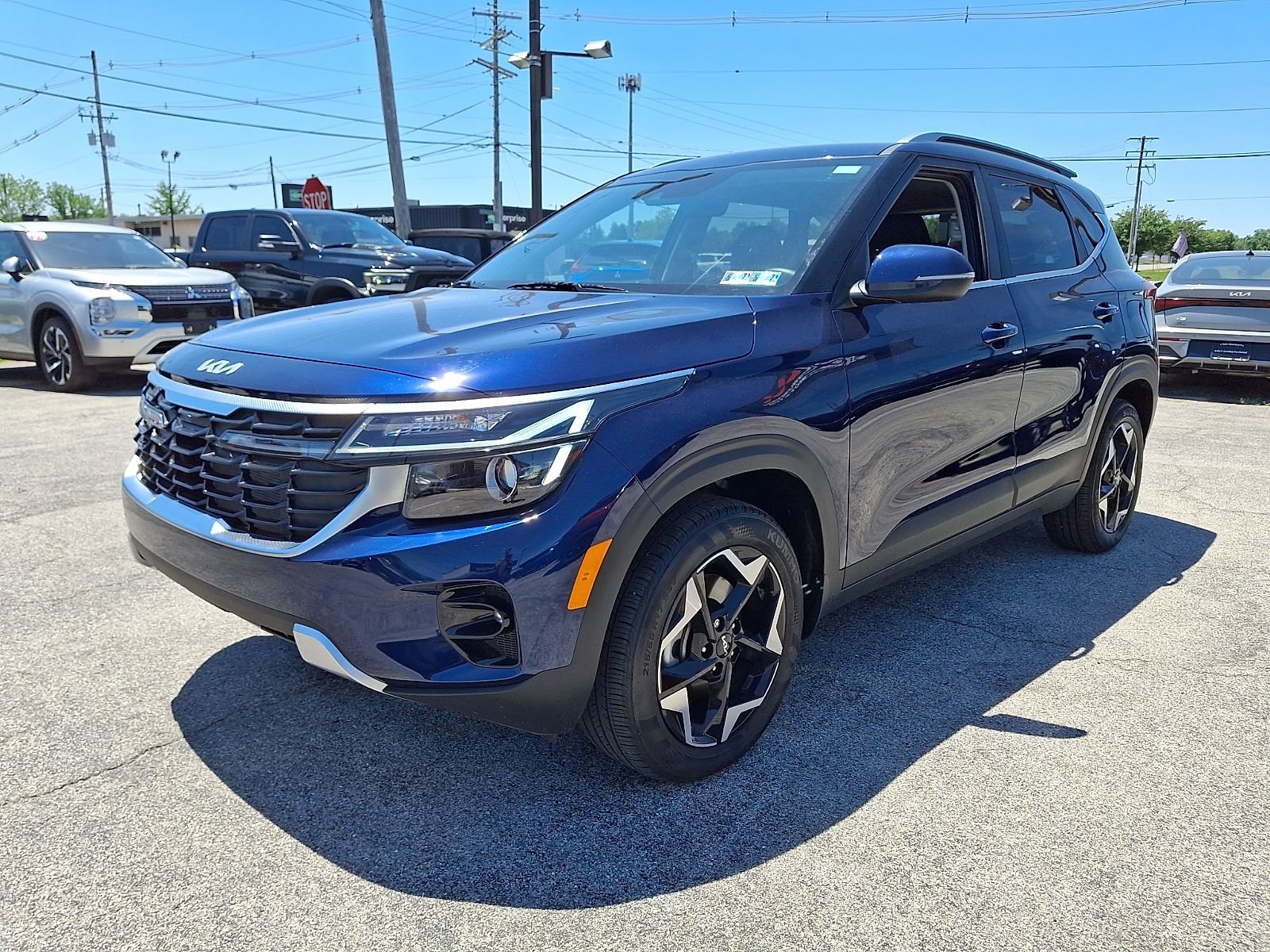 Used 2025 Kia Seltos EX AWD/4WD image 3