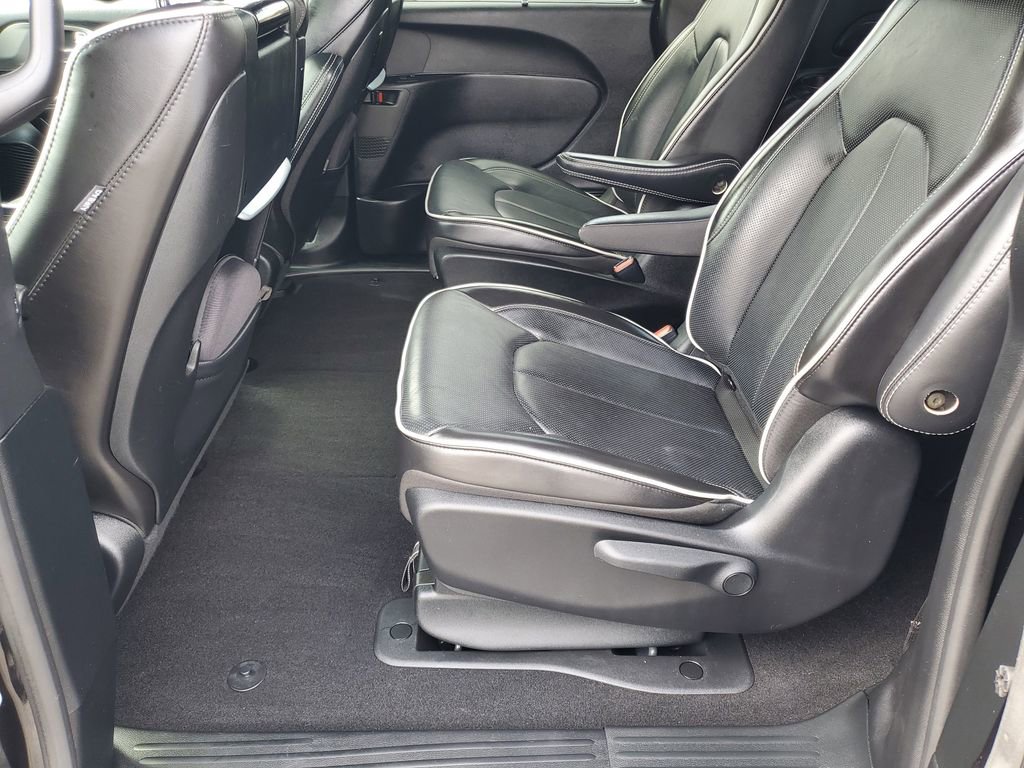 Used 2024 Chrysler Pacifica Premium image 22