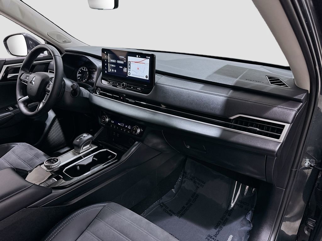 Used 2025 Mitsubishi Outlander SE FWD image 30
