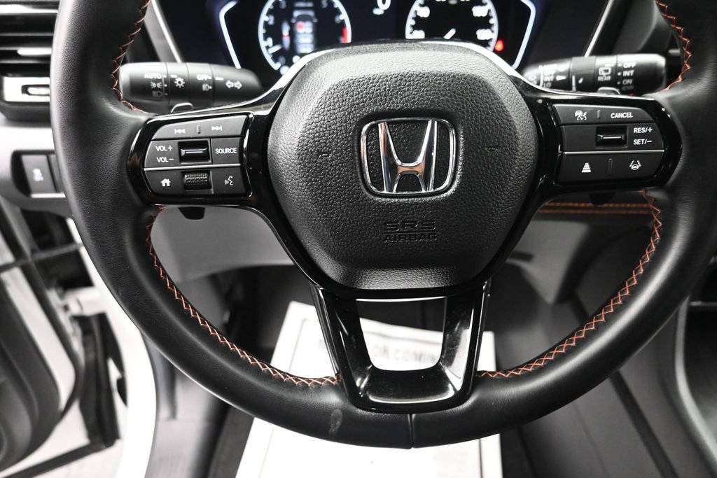 Used 2025 Honda Pilot Sport image 11