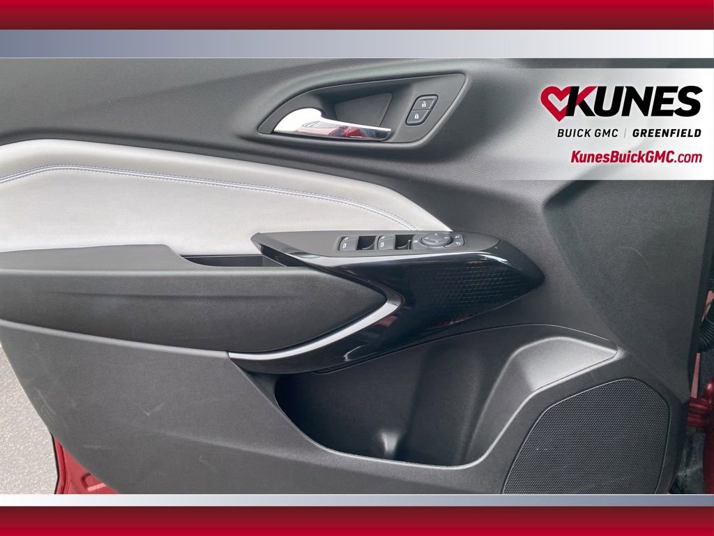 Used 2025 Chevrolet Trax LT image 27