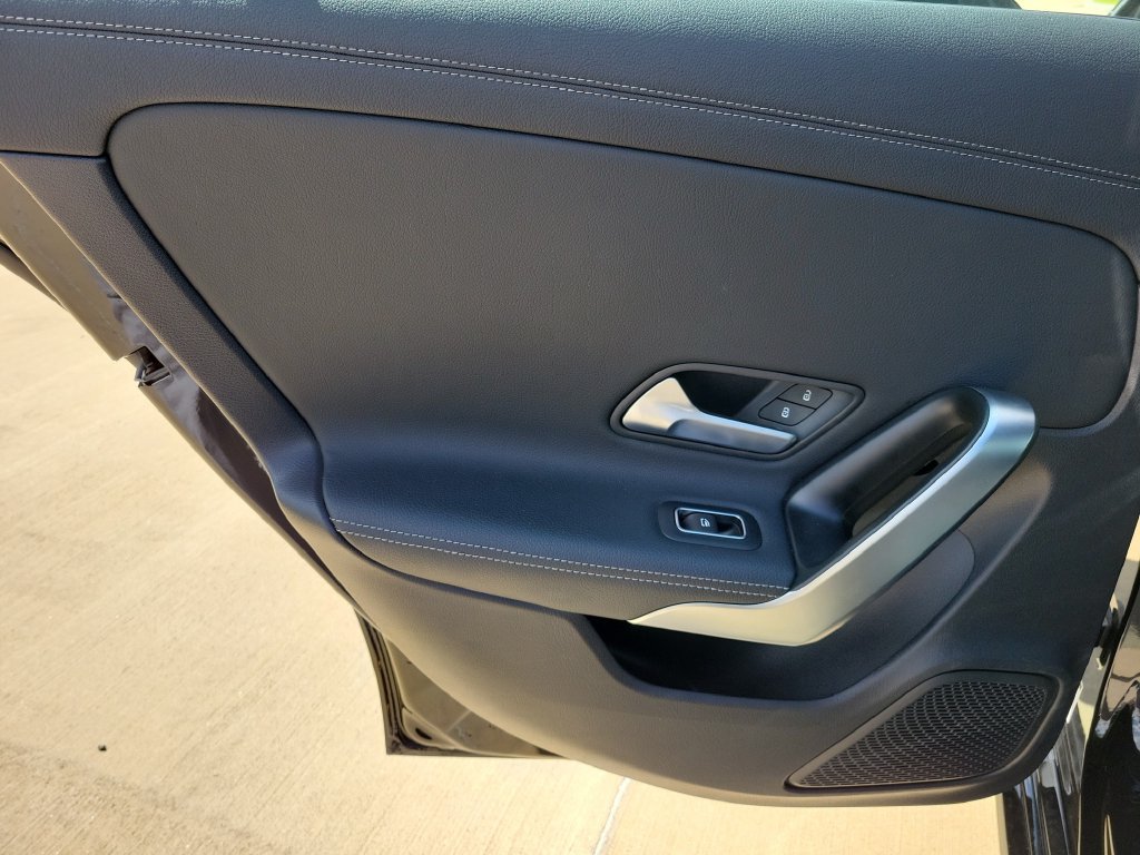 Used 2025 Mercedes-Benz CLA 250 4MATIC image 13