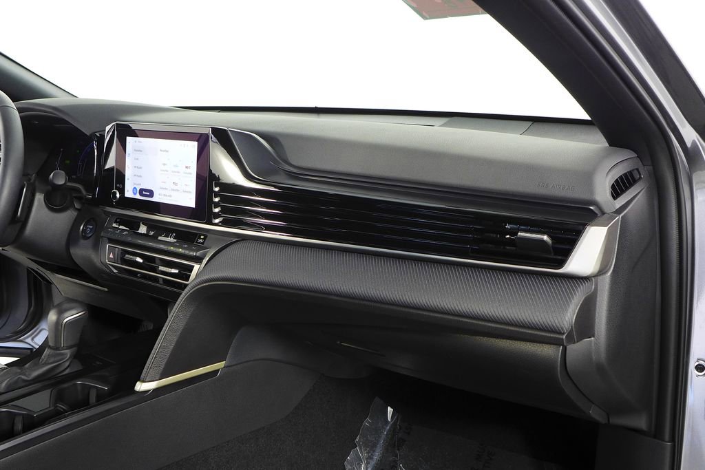 Used 2025 Toyota Camry SE w/ Convenience Package image 14