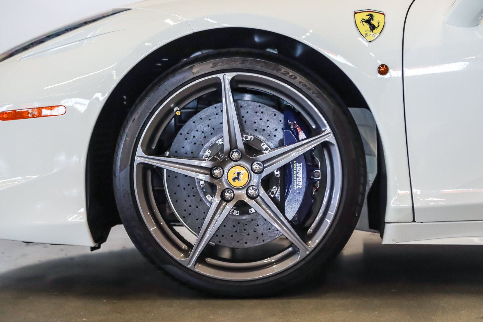 Used 2015 Ferrari 458 Spider RWD image 18