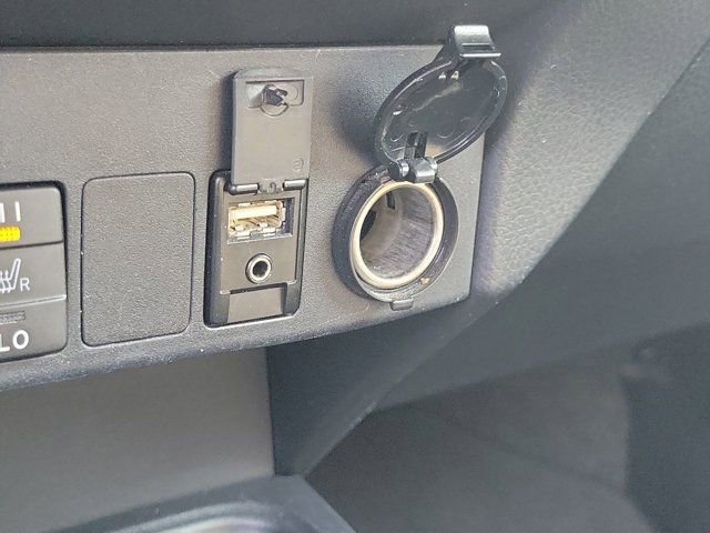 Used 2017 Toyota RAV4 Limited image 28