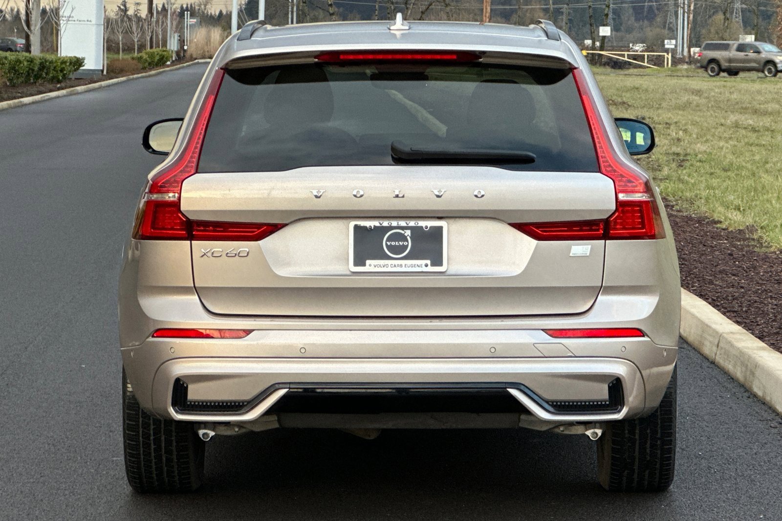 Used 2023 Volvo XC60 T8 Ultimate image 4