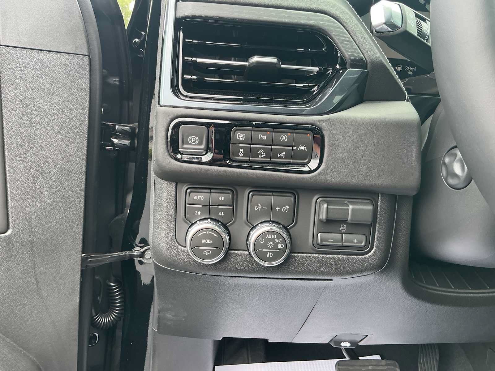 New 2026 GMC Yukon XL AT4 Ultimate AWD/4WD image 21
