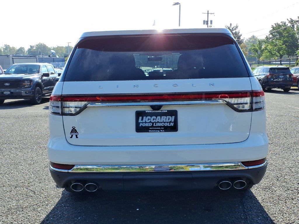 Used 2023 Lincoln Aviator Reserve w/ Equipment Group 201A AWD/4WD image 5