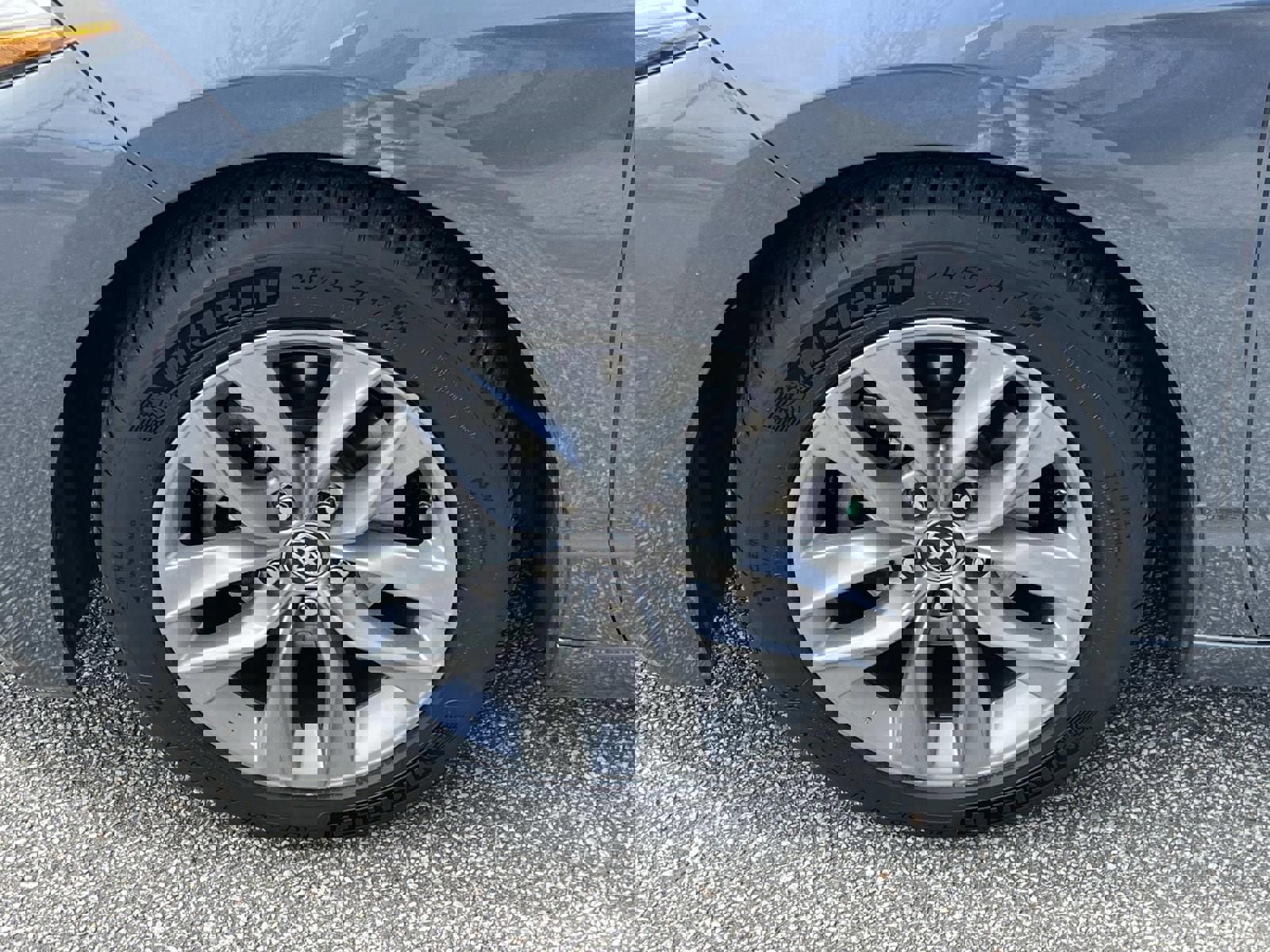 Used 2019 Toyota Avalon XLE w/ Moonroof Package image 11