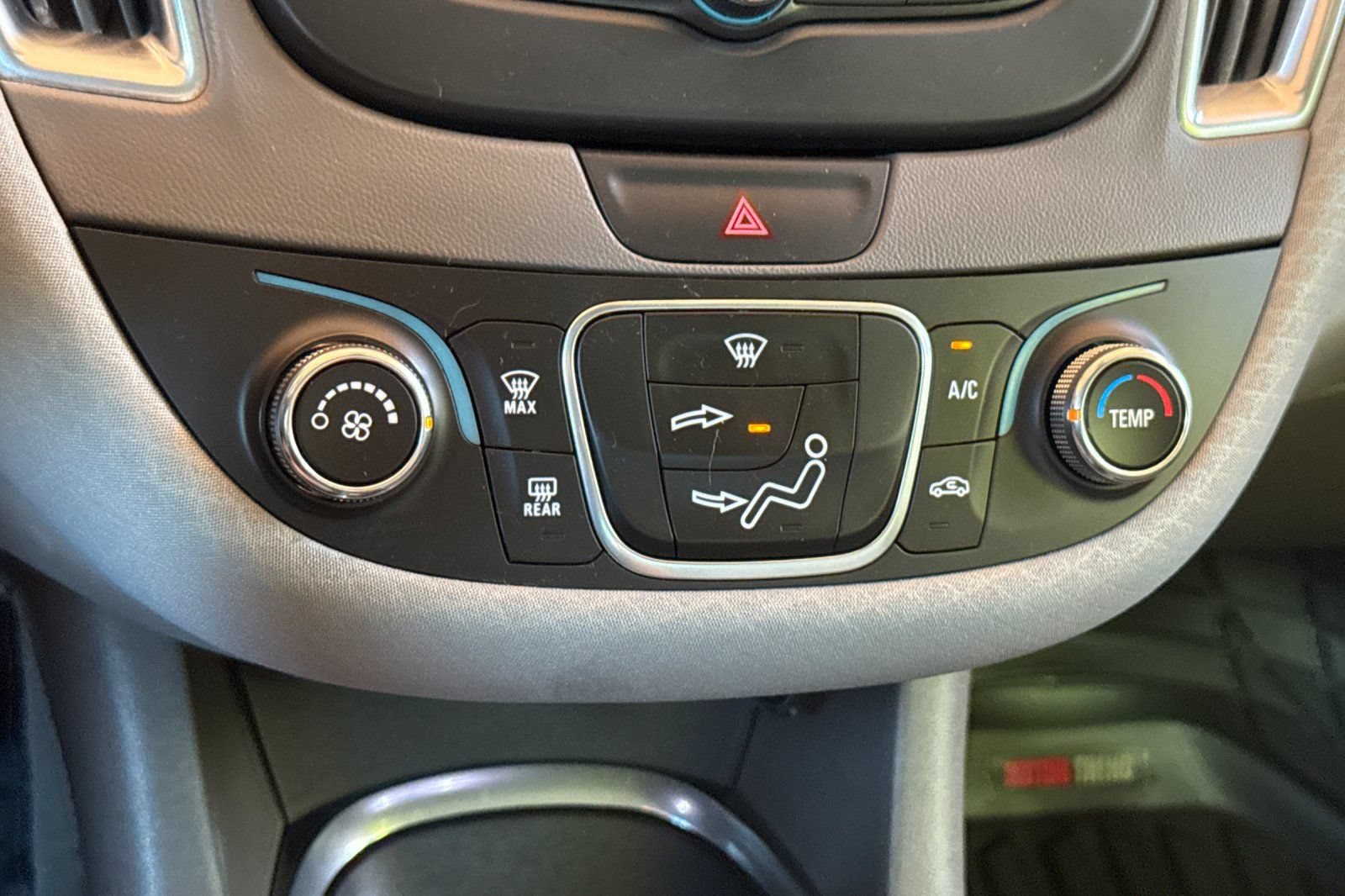 Used 2017 Chevrolet Malibu LT FWD image 19