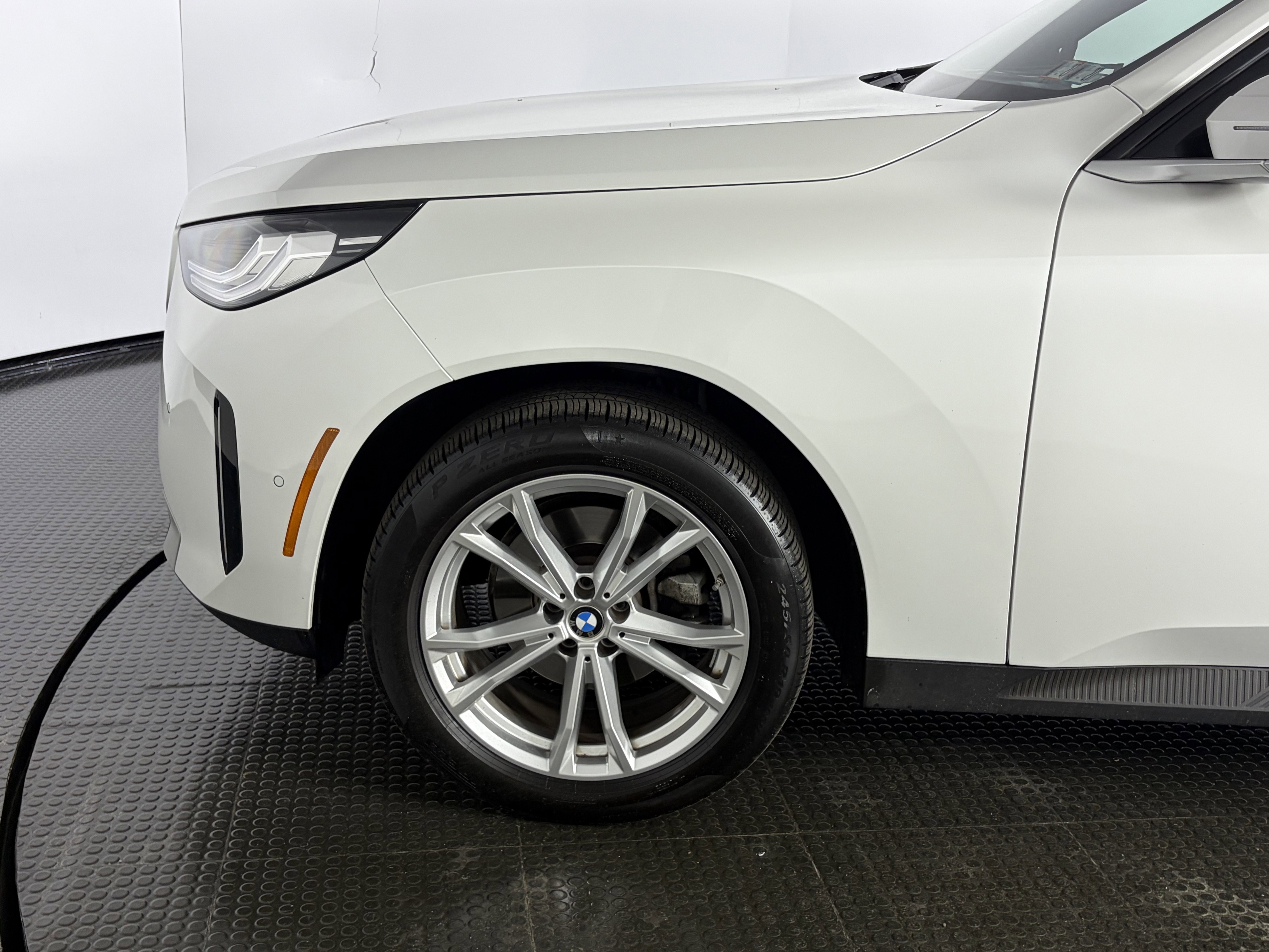 Certified 2025 BMW X3 xDrive30 w/ Convenience Package AWD/4WD image 4
