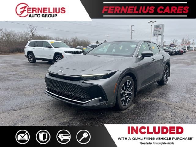 Used 2023 Toyota Crown XLE image 3