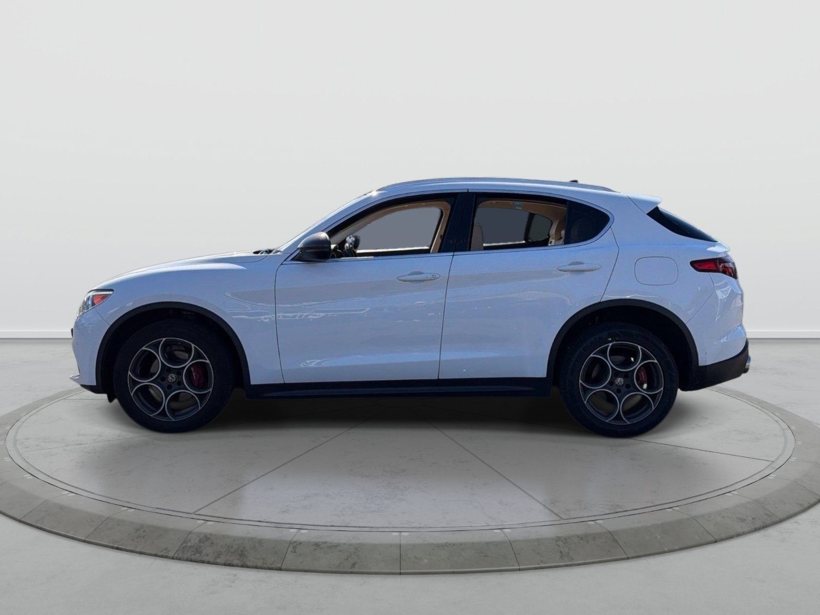 Used 2019 Alfa Romeo Stelvio Ti Lusso w/ Quick Order Package 22X Lusso AWD/4WD image 4