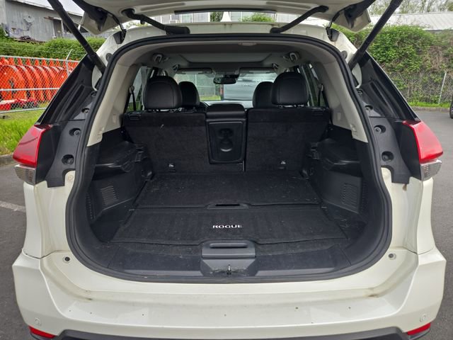 Used 2019 Nissan Rogue SL w/ Premium Package image 12