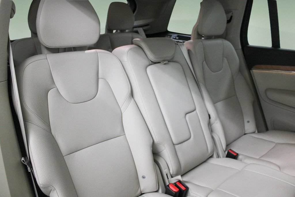 Used 2022 Volvo XC90 T6 Momentum w/ Advanced Package AWD/4WD image 28