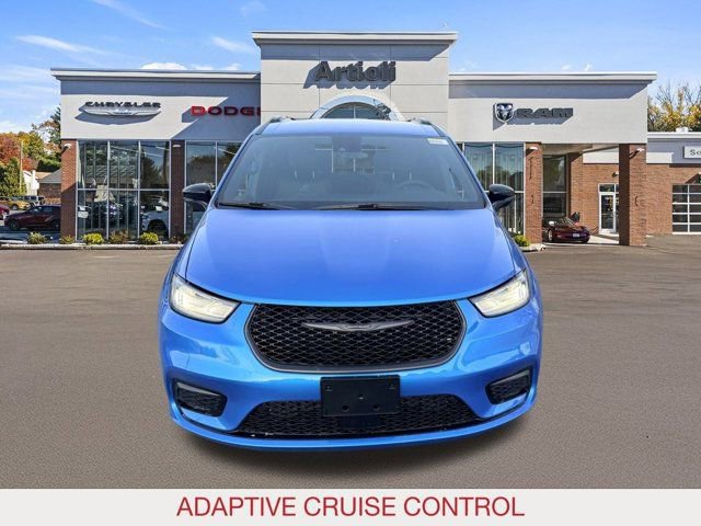 New 2026 Chrysler Pacifica Select w/ S Appearance Package image 3