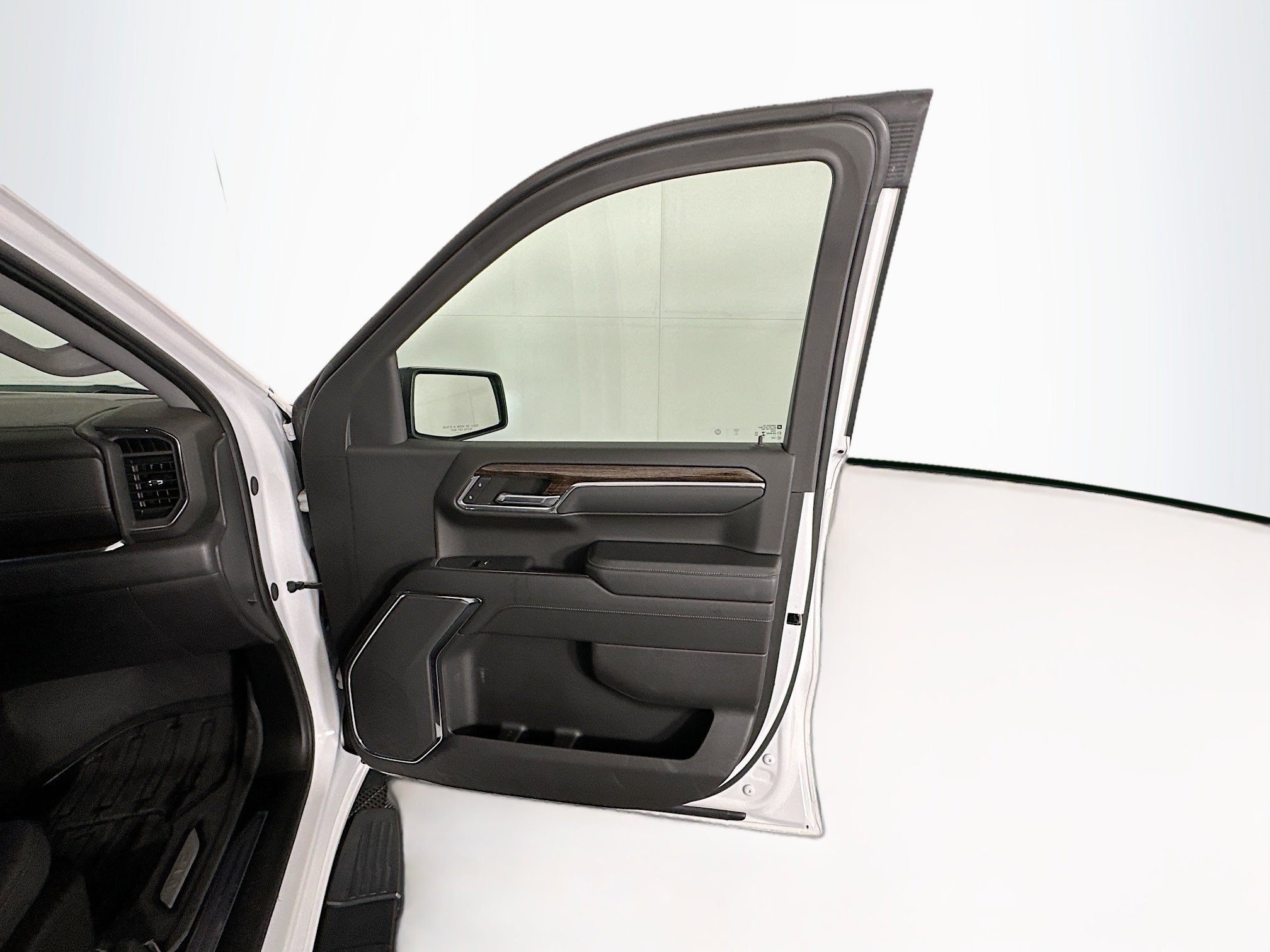 Used 2024 GMC Sierra 1500 Elevation w/ LPO, Elevation Black Package image 29