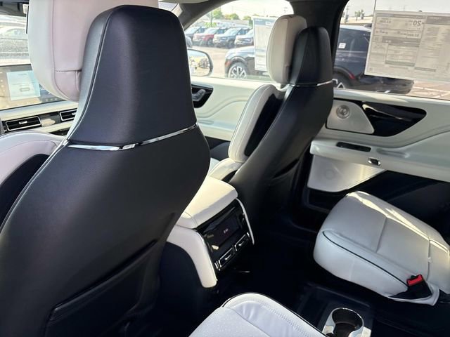 New 2025 Lincoln Aviator Black Label w/ Jet Appearance Package image 18