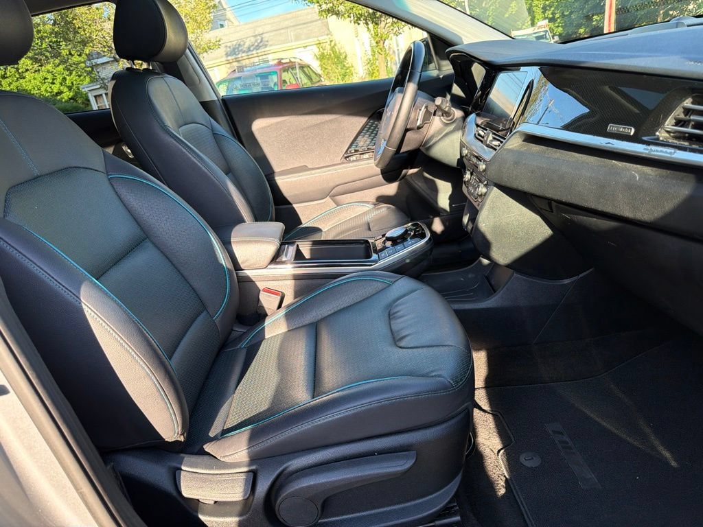 Certified 2022 Kia Niro EX Premium w/ Cold Weather Package FWD image 30