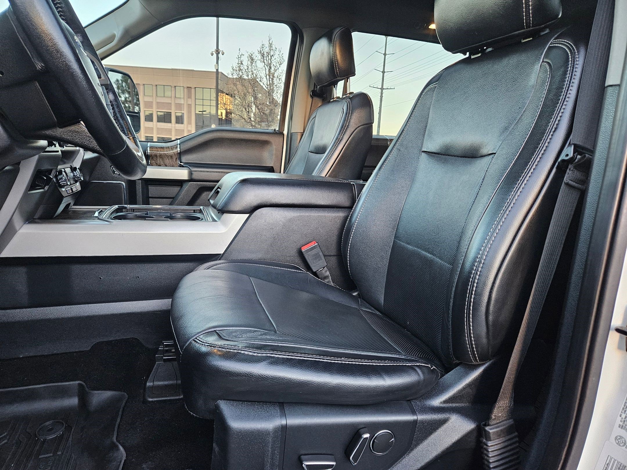 Used 2019 Ford F350 Lariat w/ Lariat Ultimate Package image 17