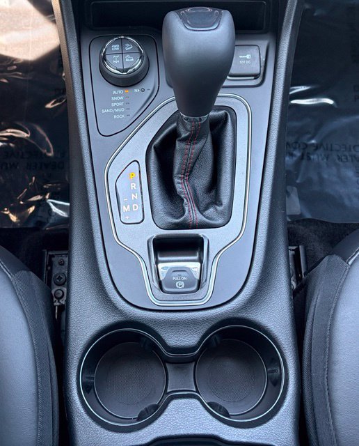 Used 2019 Jeep Cherokee Trailhawk AWD/4WD image 24