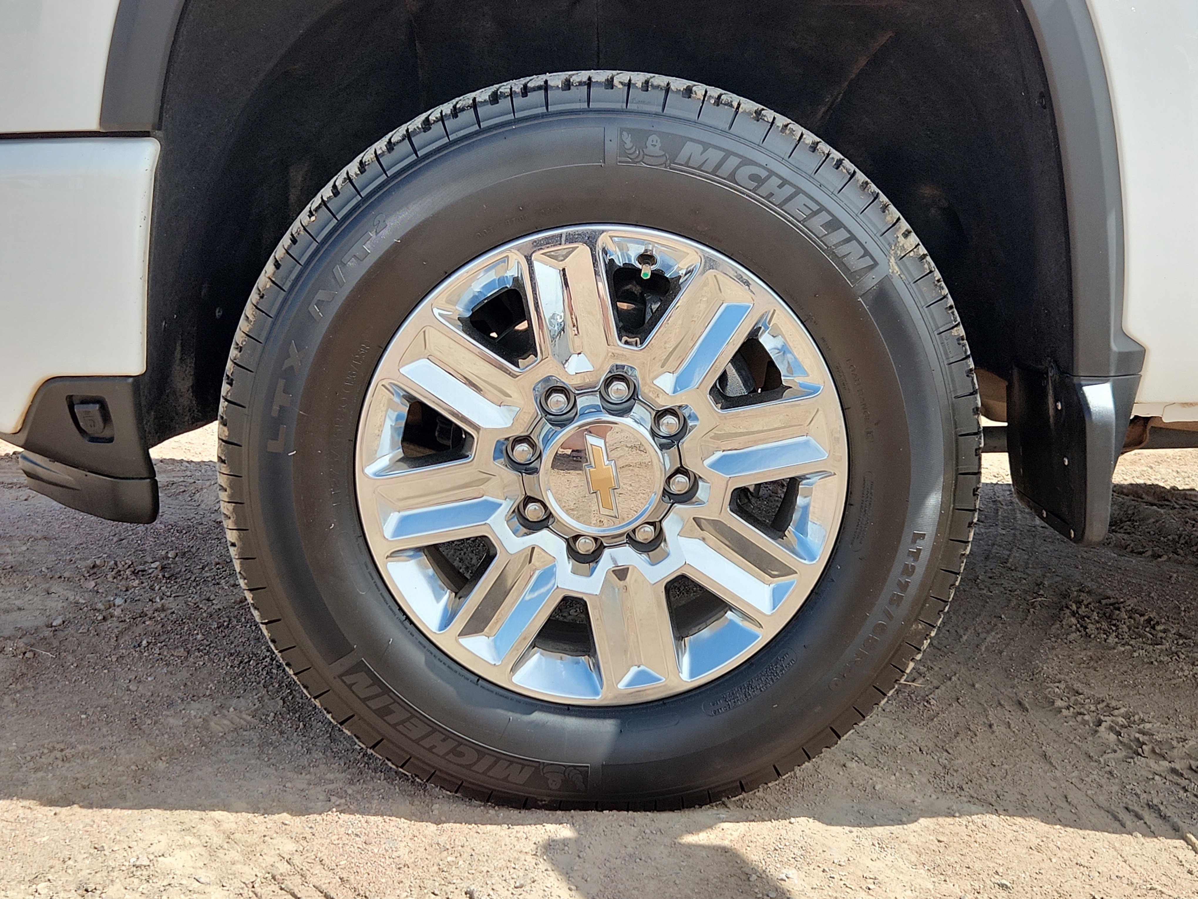 Used 2024 Chevrolet Silverado 3500 High Country w/ High Country Premium Package AWD/4WD image 23
