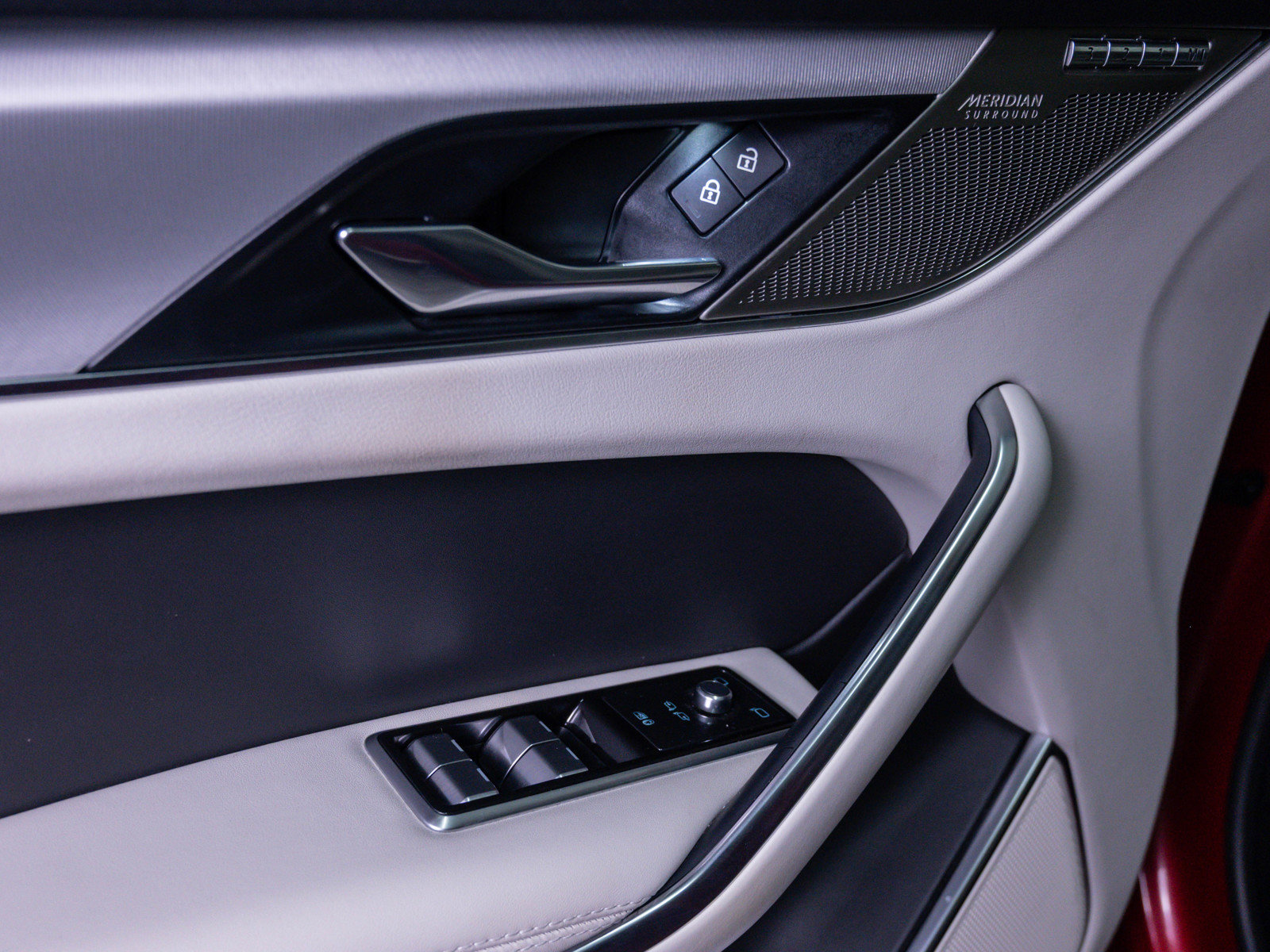 Used 2021 Jaguar F-PACE R-Dynamic S image 18