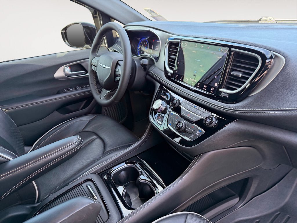 Used 2024 Chrysler Pacifica Limited w/ Uconnect Theater Family Group AWD/4WD image 26