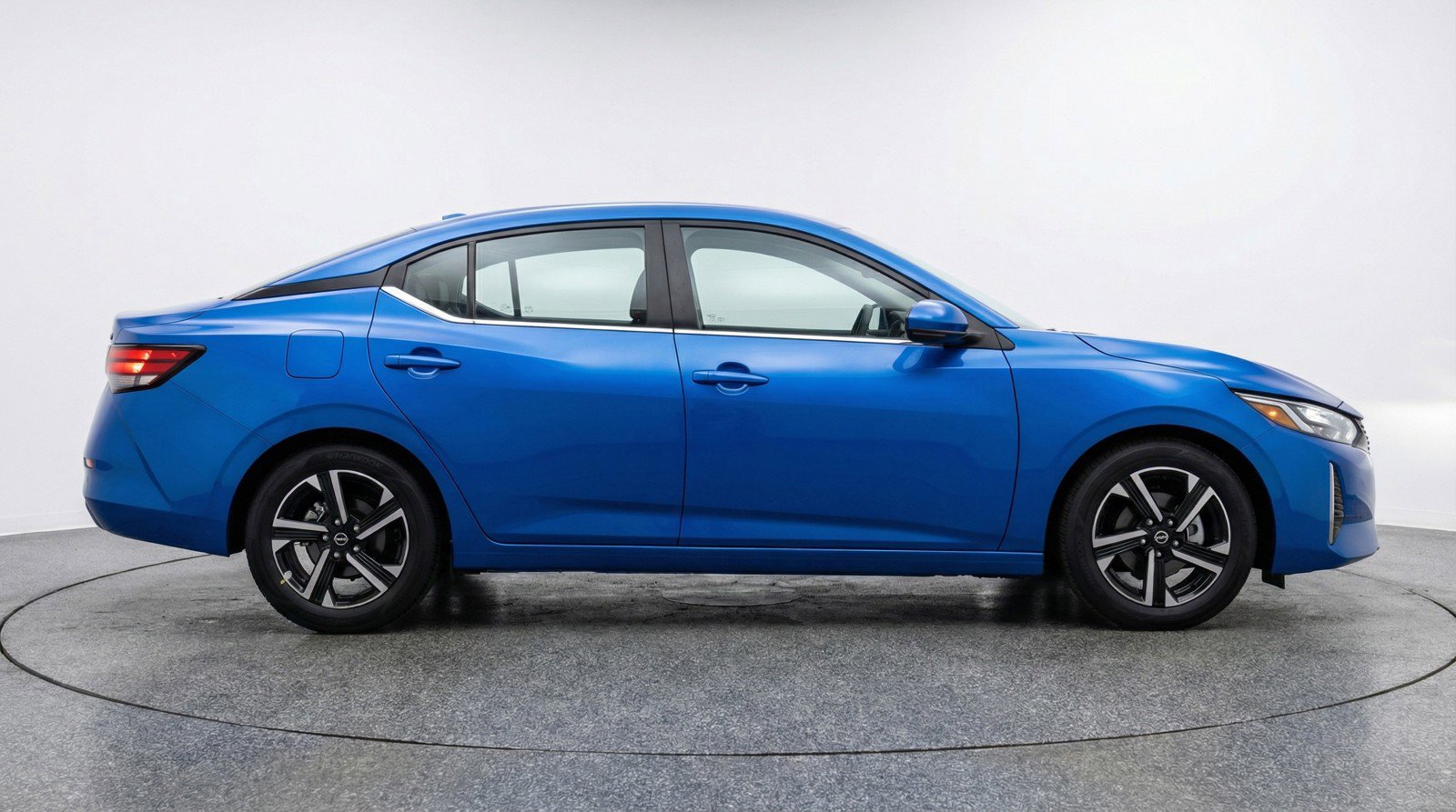 Used 2025 Nissan Sentra SV FWD image 11