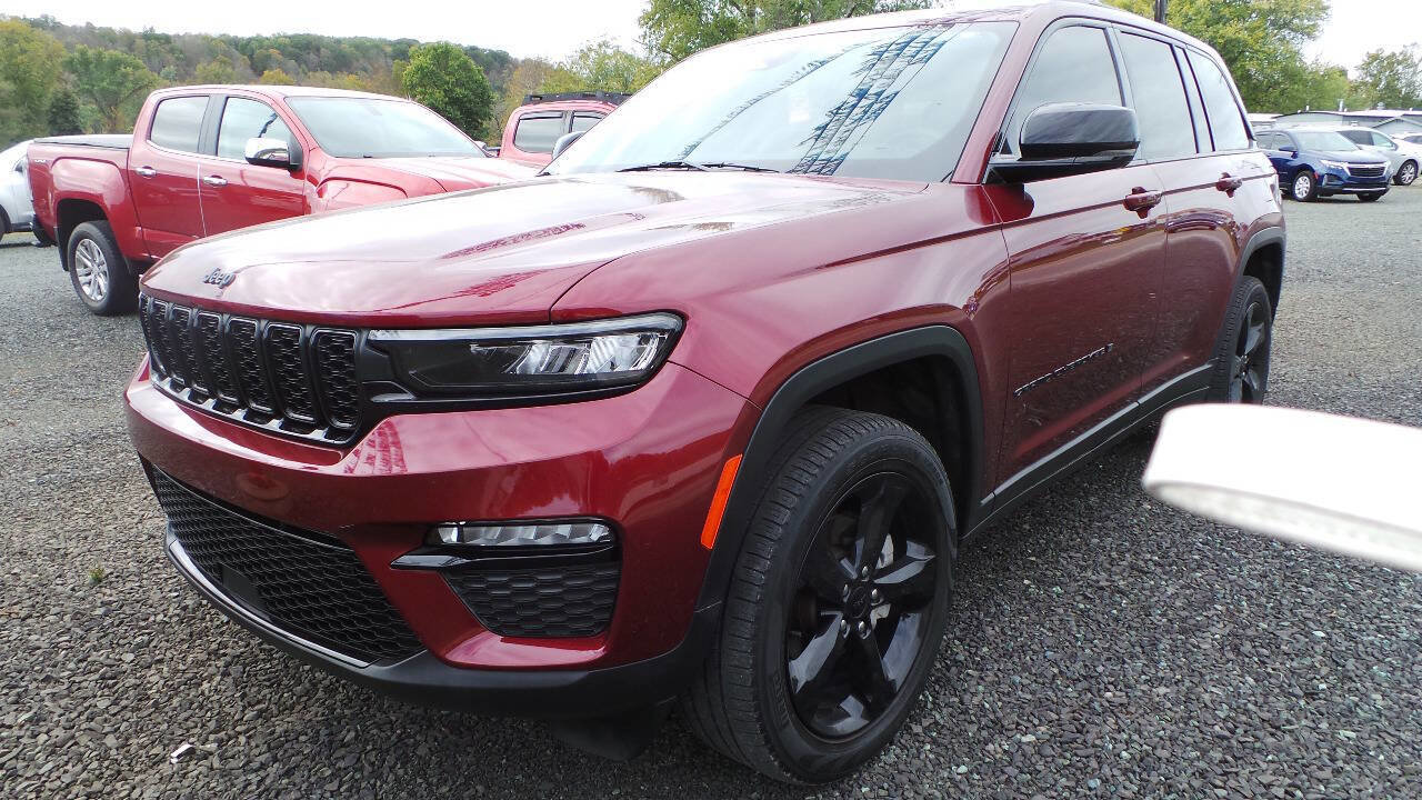 Used 2023 Jeep Grand Cherokee Limited w/ Black Appearance Package