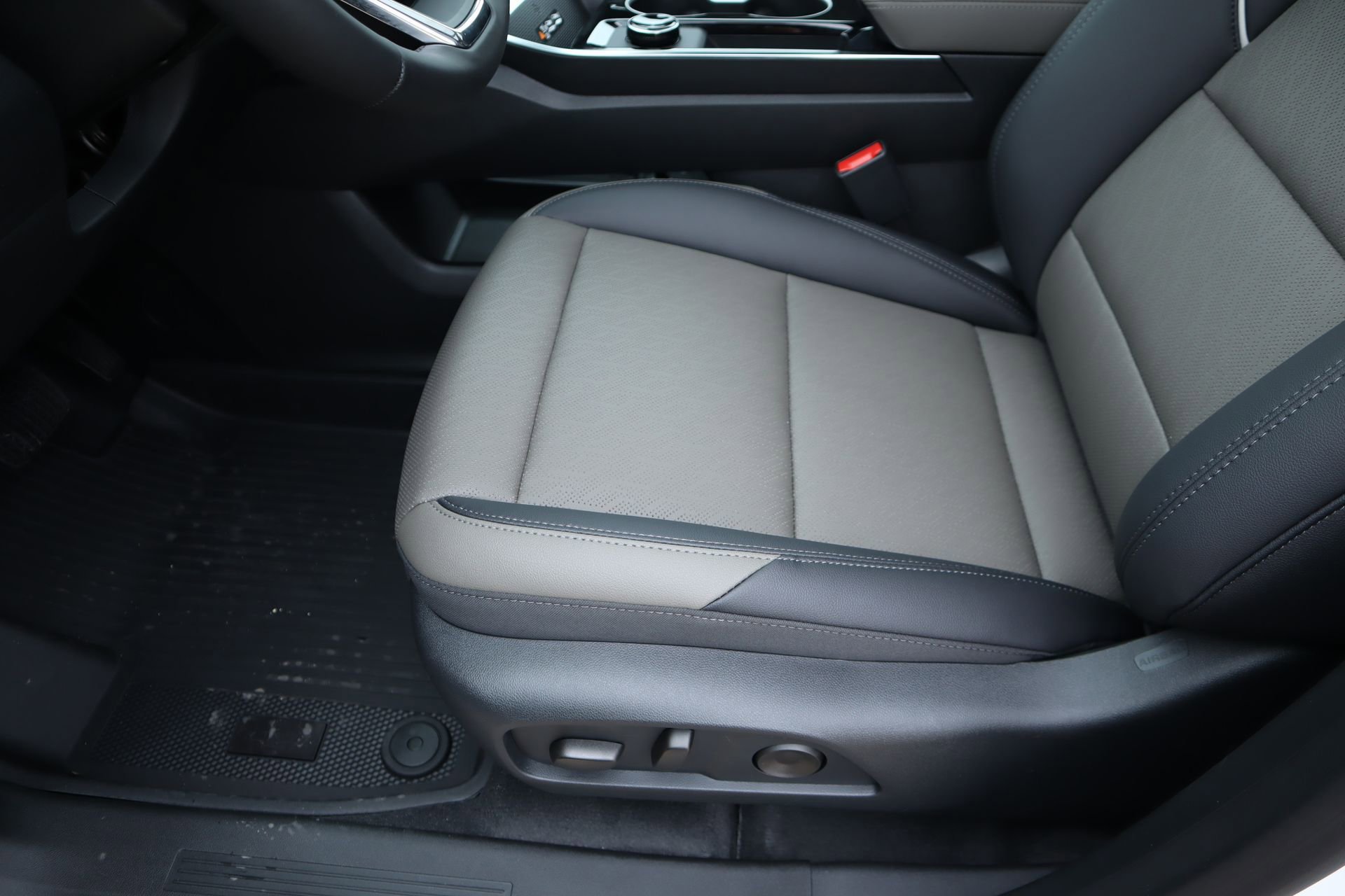 New 2026 Chevrolet Equinox LT w/ Convenience Package II AWD/4WD image 15