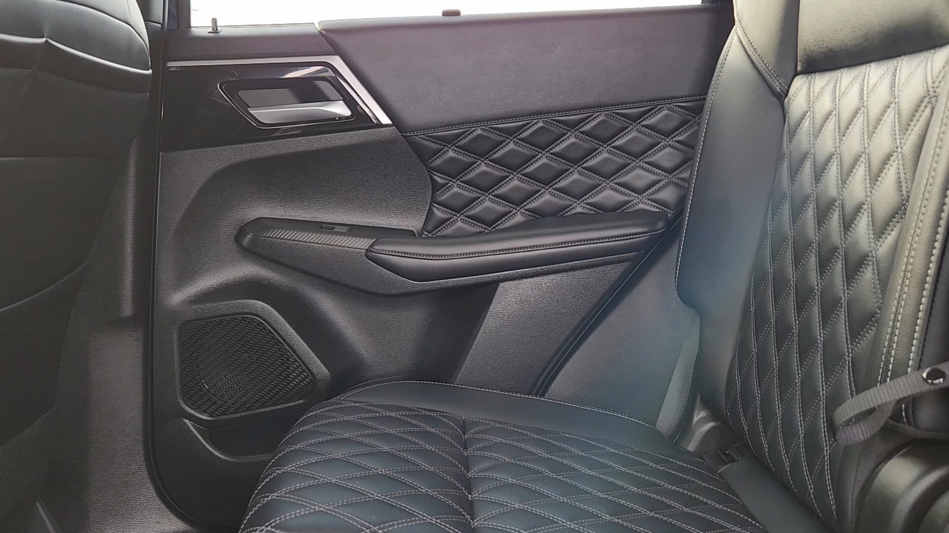 Used 2024 Mitsubishi Outlander SEL image 16