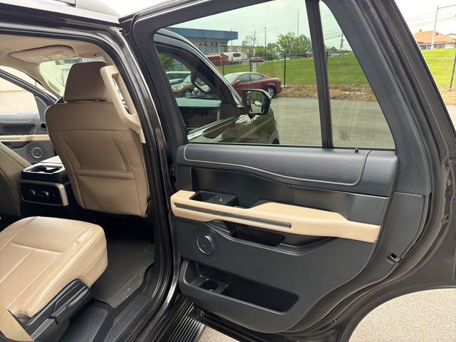 Used 2024 Ford Expedition XLT AWD/4WD image 29
