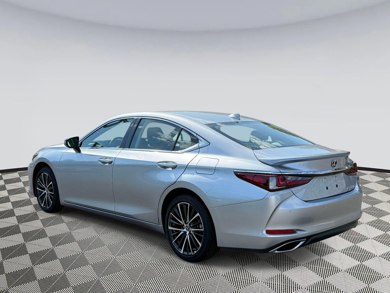 Used 2025 Lexus ES 350 w/ Premium Package FWD image 4