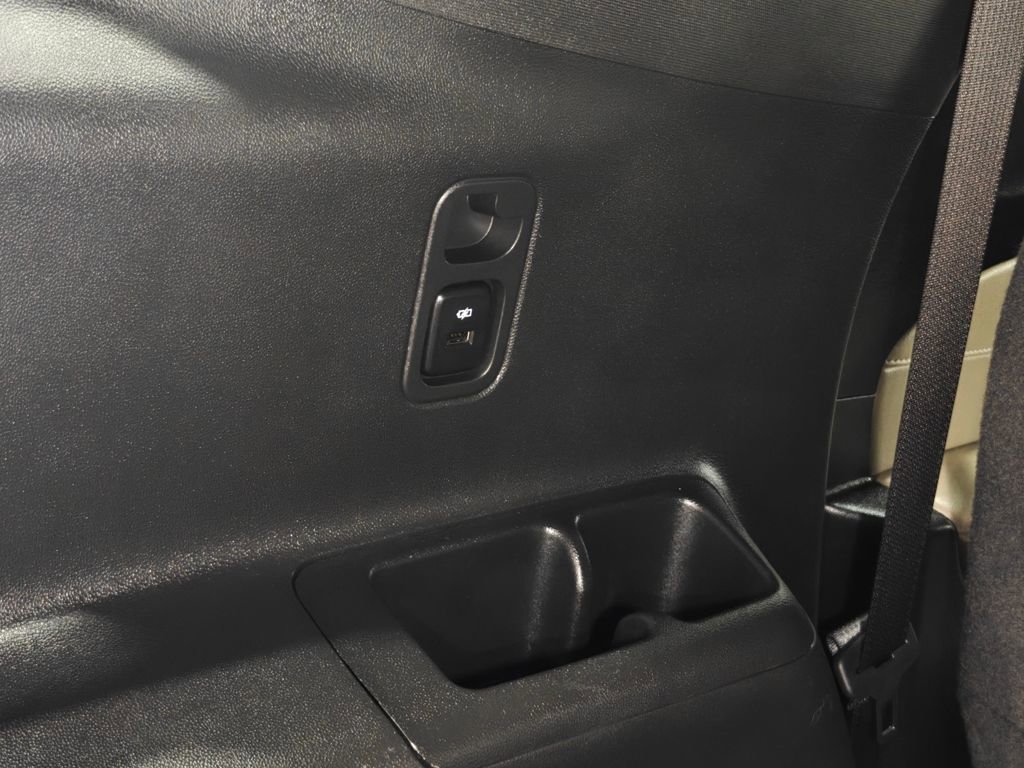 Used 2022 Chevrolet Traverse LT image 32