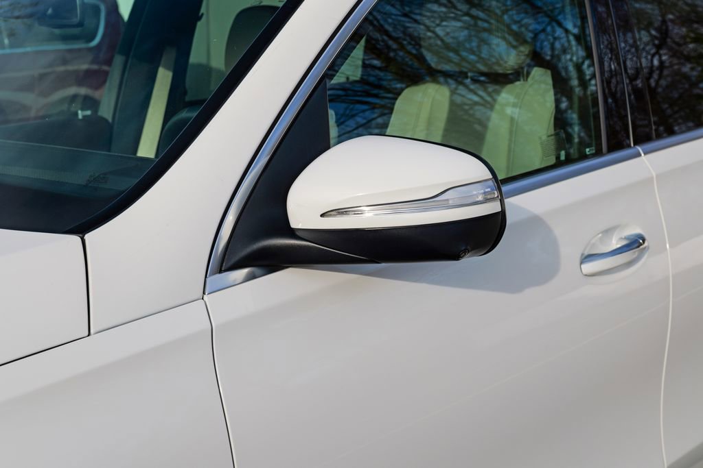 Used 2025 Mercedes-Benz GLS 450 4MATIC image 11