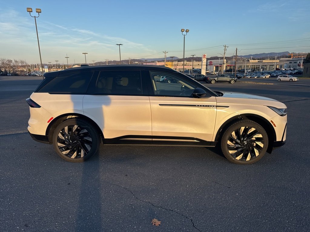 New 2026 Lincoln Nautilus Reserve w/ Jet Appearance Package image 6