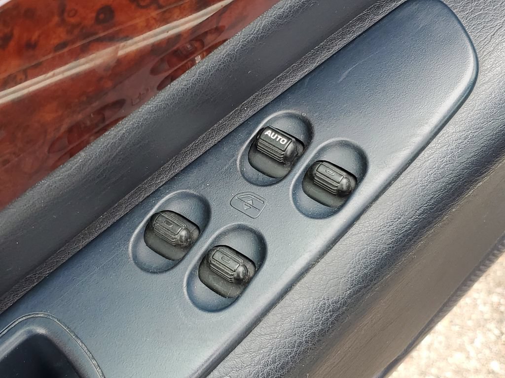 Used 2002 Chrysler Sebring Limited FWD image 18