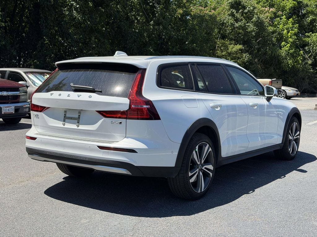 Used 2024 Volvo V60 B5 Cross Country Plus w/ Protection Package Premier AWD/4WD image 2